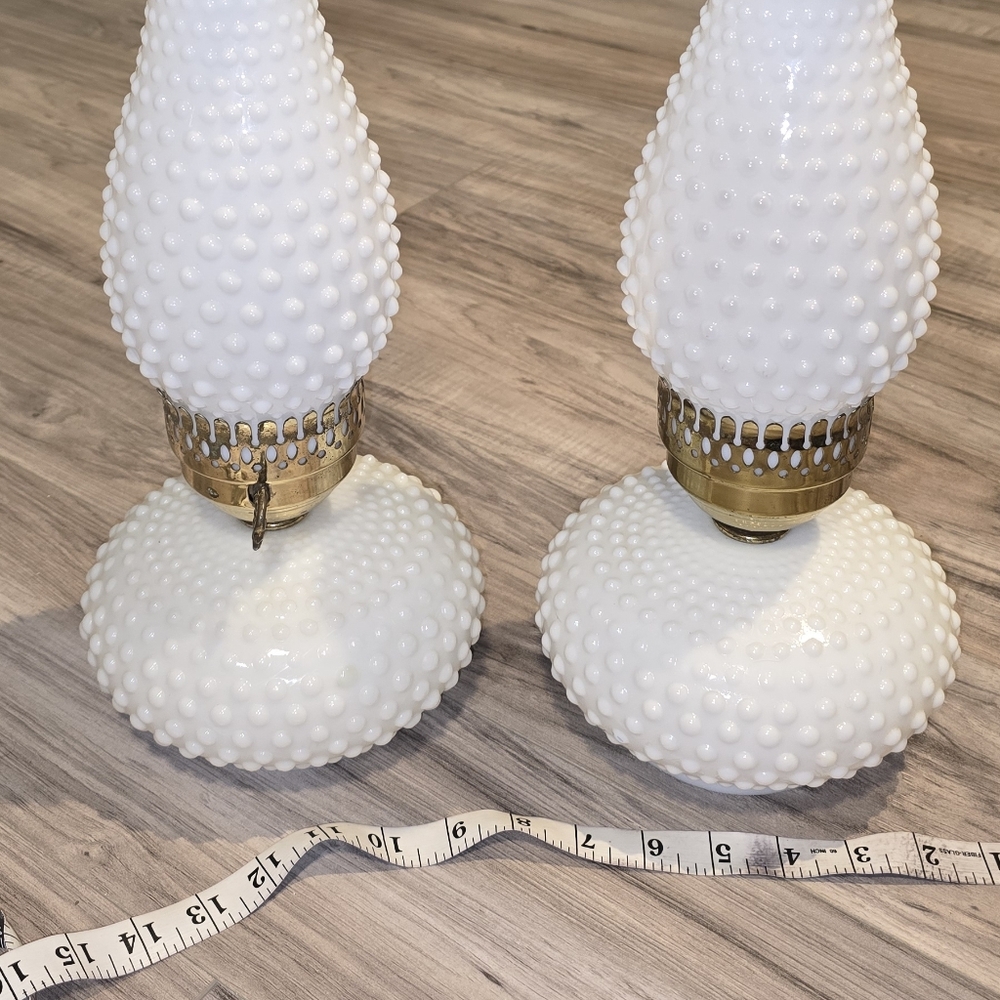 VINTAGE MILK GLASS AND ELECTRIC Pair BOUDOIR LAMPS MILK GLASS‎ HOBNAIL CHIMNEY - Picture 14 of 14
